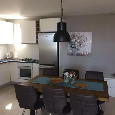 Apartment In Mit Meerblick, Terrasse, Klimaanlage, W-lan 4492-3 Podgora